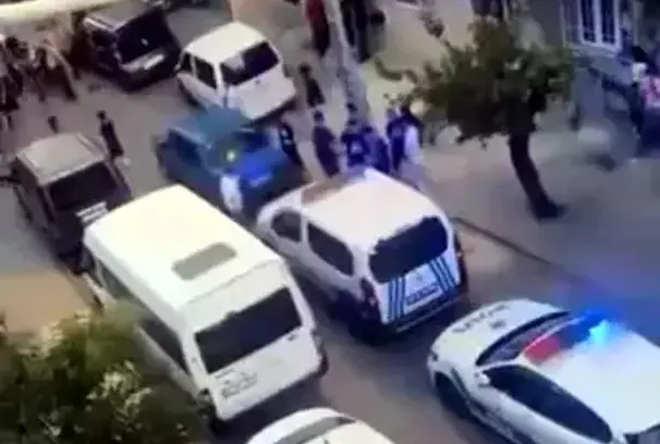3 kişi arasında çıkan kavgada 2 polis yaralandı!