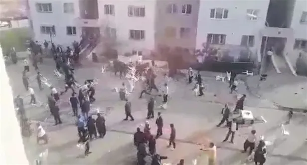 Gelin ve damat yakınlarının 'En çok siz dans ettiniz' kavgası-1
