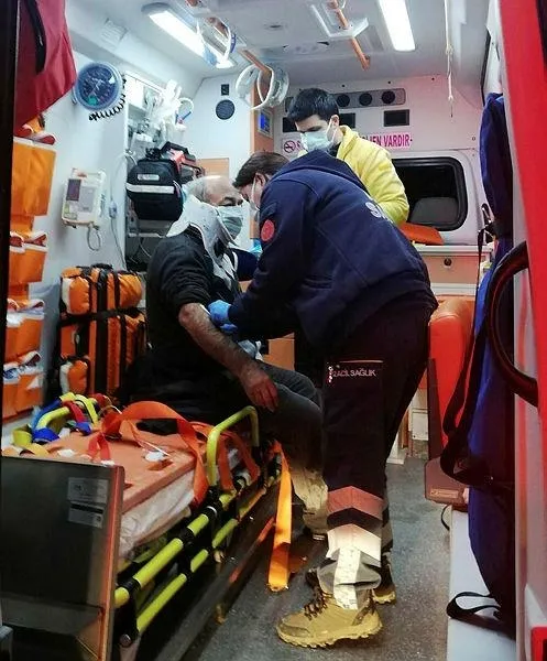 Son dakika: Polis, itfaiye, AFAD ve 112 Acil Servis ekipleri su kanalına düşen araç sürücüsü için seferber oldu-3