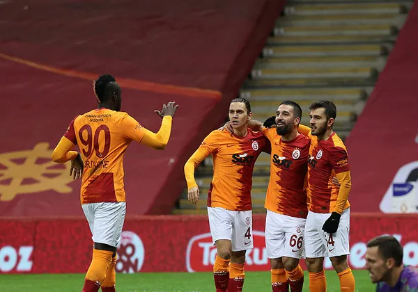1608898188568.jpg Trabzonspor derbisi öncesi Galatasaray'da koronavirüs depremi! Kadrodan çıkarıldı-5