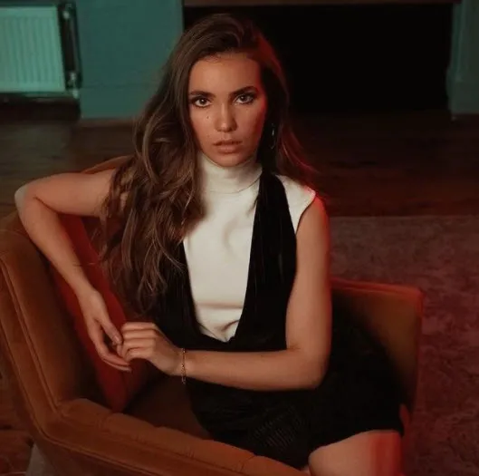 Menajerimi Ara'nın Dicle'sine fettan rakip bakalım içinden nasıl çıkacak! Menajerimi Ara Merve kimdir? Almila Ada...-8