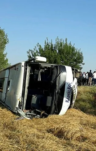 Son dakika: Afyonkarahisar'da otobüs devrildi: 7 yaralı