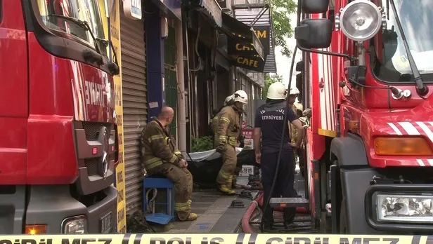Son dakika: Kadıköy'de 4 katlı bina alevler içinde kaldı! 1 ölü-2