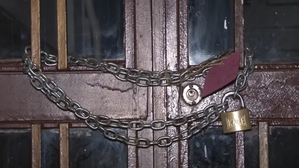 istanbulda-korku-dolu-anlar-avcilarda-bir-apartman-dairesinin-balkonu-coktu-bina-tahliye-edildi-1634537458427.jpg İstanbul'da korku dolu anlar! Avcılar'da bir apartman dairesinin balkonu çöktü bina tahliye edildi-7