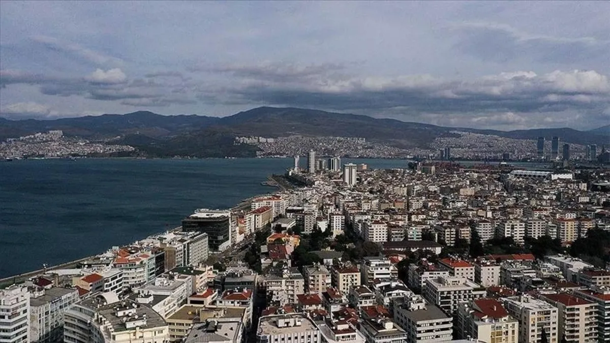 İzmir'in çilesi bitmiyor! Vatandaş koku ve susuzluk ile cebelleşiyor