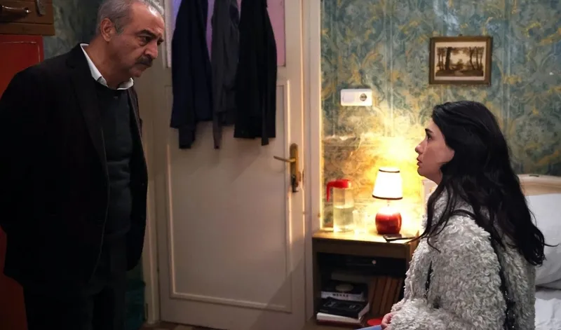 inci-tanelerinde-elem-keder-bitmek-bilmiyor-once-yaprak-dokumu-oldu-derken-simdi-de-1714829553020.jpg İnci Taneleri'nde elem keder dinmiyor! Önce yaprak dökümü oldu derken şimdi de...-8