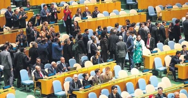 Soykırımcı boş salona konuştu! Ülke temsilcileri katil konuşma yaparken salonu terk etti