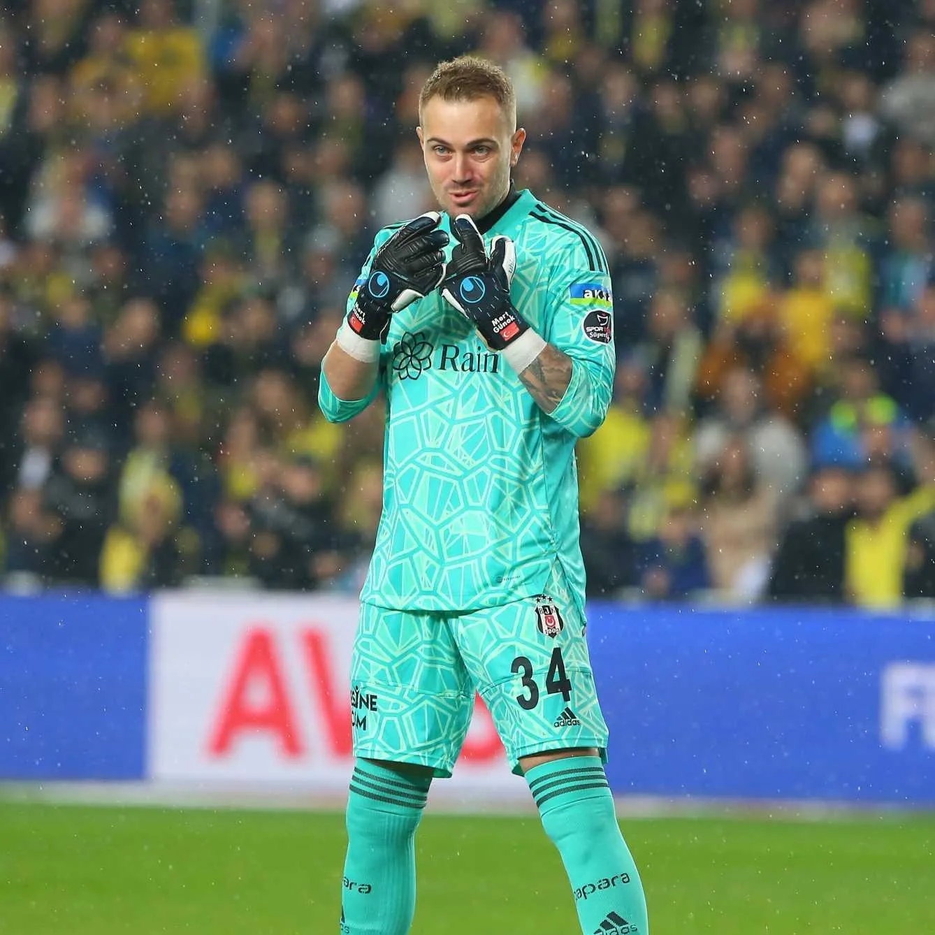 Mert Günok adım adım Fenerbahçe’ye!