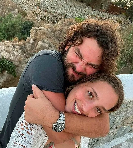 1644778009000.jpeg Birkan Sokullu'nun sosyetik aşkı Eda Gürkaynak Boğaz yürüyüşünde bedava balık ekmek keyfi yaptı-3