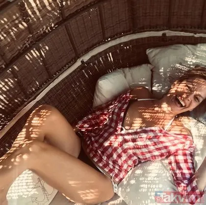 Ebru Cündübeyoğlu bikinisi ile sere serpe uzandı sosyal medya onu konuştu! Kim der ki 46 yaşında!