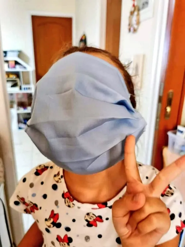 son-dakika-yunanistanda-maske-fiyaskosu-1600263331500.jpg Son dakika: Yunanistan’da dağıtılan maskeler alay konusu oldu! Tam bir fiyasko...-4