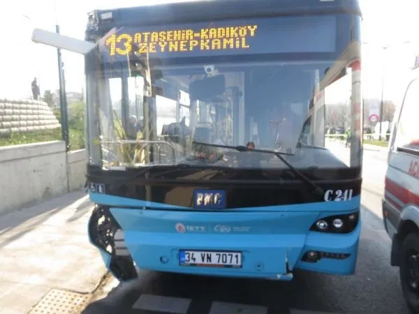 Üsküdar'da otobüs durağa girdi: Ölü ve yaralılar var-2