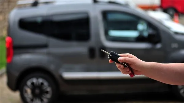 Araba alacaklar dikkat! İkinci el otomobil fiyatları düşmeye başladı