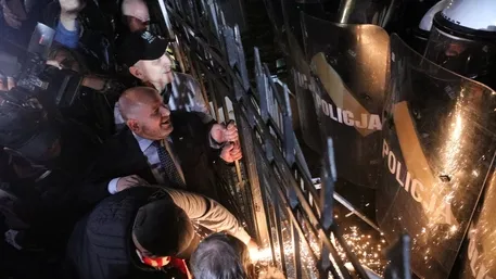 Polonya’da neler oluyor? Anayasa Mahkemesi binasından gizemli fotoğraf! 1 gün önce seferberlik talimatı