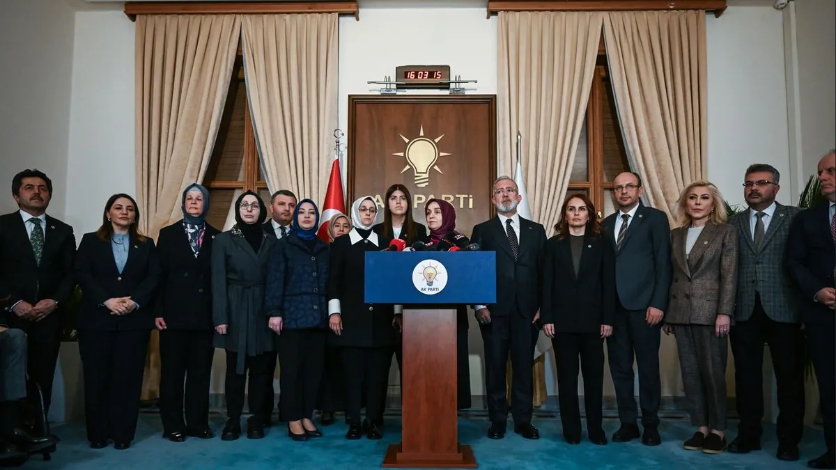 AK Parti'den CHP'li Gülizar Biçer Karaca'nın korsan Can Atalay eylemine sert tepki: "Sırrı Süreyya Önder'e saygısızlık"