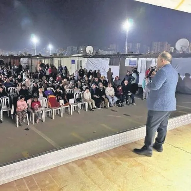 Konteyner kentte çocuklara tır sahne