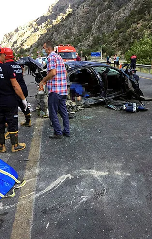 Adana'da korkunç kaza! 4 ölü, 2 yaralı