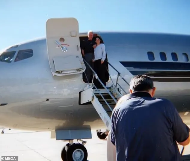 kraliyet-ailesinin-ardindan-sira-beyaz-sarayda-fuhus-pedofili-istismar-epstein-skandalinda-yeni-isim-bill-clin-1704187100932.jpeg Kraliyet Ailesi’nin ardından sıra Beyaz Saray’da! Fuhuş, pedofili, istismar… Epstein skandalında yeni isim Bill Clinton: Peki, sırada kim var?-2