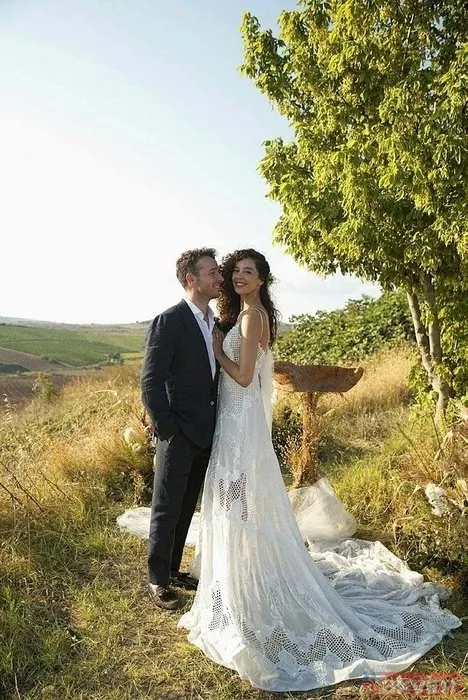 Azra Akın Ve Eşi Atakan Koru