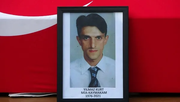 Aydın Kuyucak ilçe Kaymakamı Yılmaz Kurt koruması ve şoförüne "Hakkınızı helal edin" şeklinde mesaj atmış-2