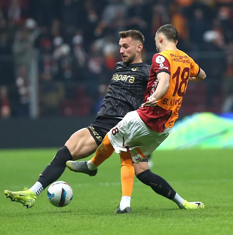 Hocaların hedefi zafer! Trabzonspor - Galatasaray derbisinin 11'leri netleşti - 15