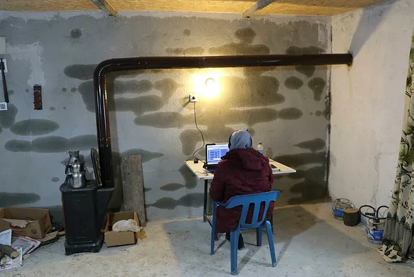 kizi-egitiminden-geri-kalmasin-diye-internet-ceken-tarlaya-baraka-yapti-kiz-cocuklari-ekonomik-ozgurluklerini-kazanmalidir-1611762259273.jpg Kızı eğitiminden geri kalmasın diye internet çeken tarlaya baraka yaptı: Kız çocukları ekonomik özgürlüklerini kazanmalıdır-5