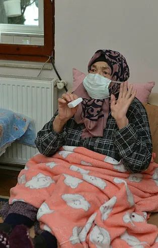 Sancaktepe'de yaşlılar için 'koronavirüs acil butonu' hizmete başladı