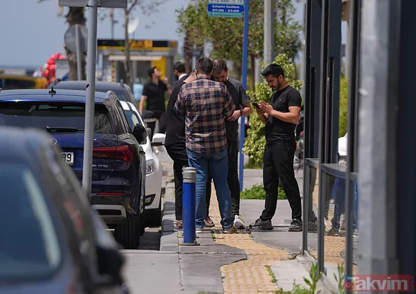 Vatandaşlar, Parklarda Ve Açık Alanlarda Toplandı.