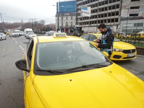 emniyet-kemerini-takmayan-taksici-sucu-uretici-firmaya-atti-fabrikaya-soyleyin-bagirsaklarimiz-disari-cikiyor-1638970089263.jpg Emniyet kemerini takmayan taksici, suçu üretici firmaya attı: Fabrikaya söyleyin, bağırsaklarımız dışarı çıkıyor-6