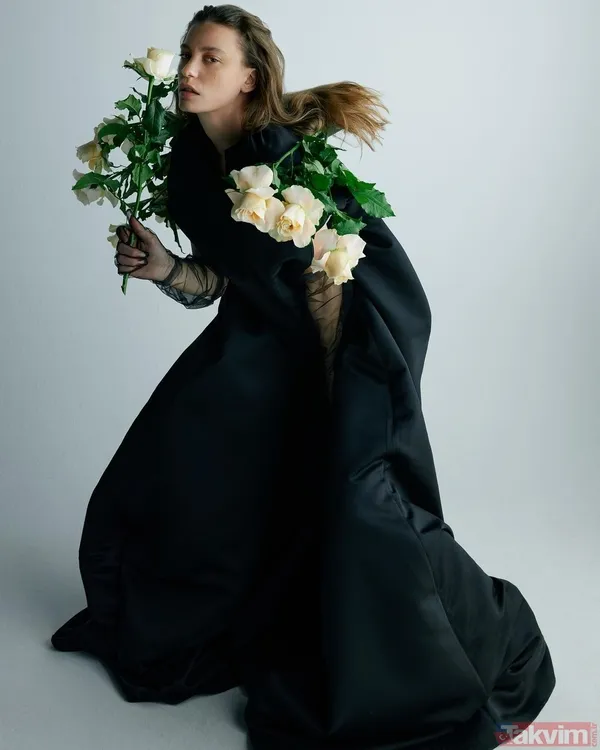 Şahmaran’ın yıldızı Serenay Sarıkaya'nın sır gibi sakladığı annesine bakın! Görenin nutku tutuldu! Güzelliğiyle kızını solladı - 2