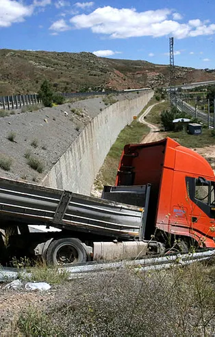 Sivas'ta facianın eşiğinden dönüldü! Metreler kala toprağa saplandı
