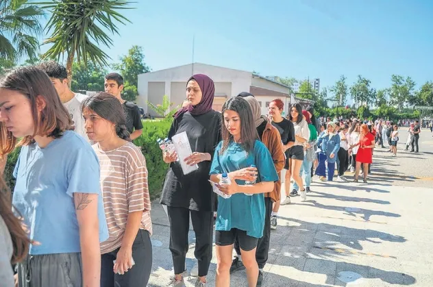 Üniversite sınavı maratonu başladı! Barajın kalkmasıyla sınava rekor seviyede başvuru yapıldı