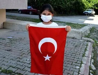Türk bayrağını yerde bırakmadı