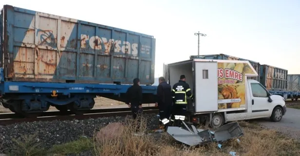 Afyonkarahisar’ın Sandıklı ilçesinde hemzemin geçitte faciadan dönüldü