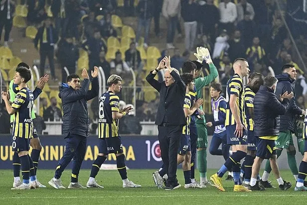 fenerbahce-galatasarayin-puan-kaybettigi-haftada-firsati-elinin-tersiyle-itti-1682381119799.jpeg