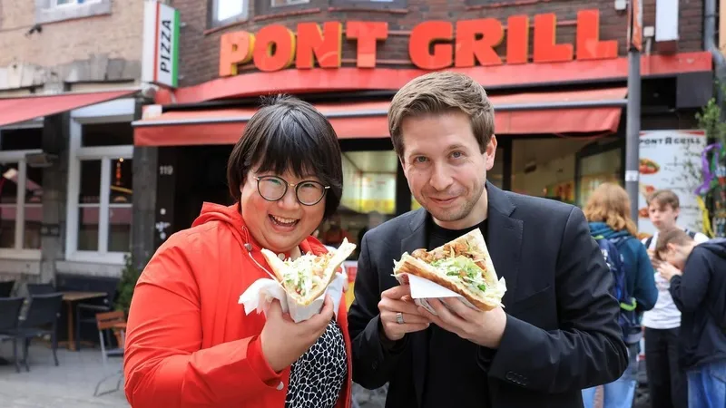 Almanya’da viral olan seçim kampanyası! Gençleri toplayıp döner yedirdiler: Avrupa’ya giden yol mideden geçer-1