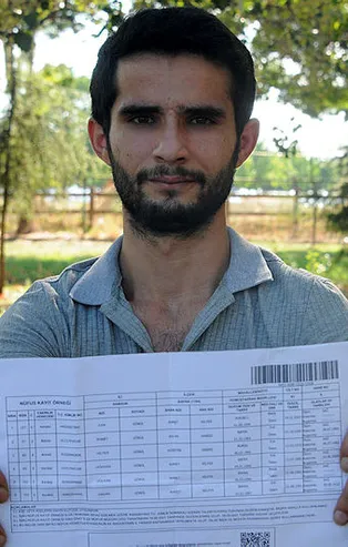 Nüfus kayıt örneğindeki tarihi görünce gerçeği anladı! Milli futbolcu Gökhan Gönül'ün kardeşi olduğunu iddia etti