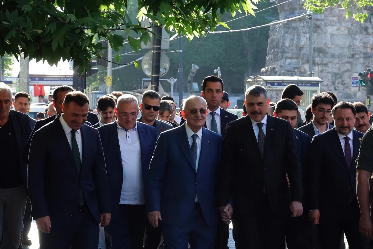hafiz-bakan-mustafa-ciftciden-fatihin-huzurunda-kuran-tilaveti-1780425225281.jpeg Hafız Bakan Mustafa Çiftçi'den Fatih’in huzurunda Kur’an tilaveti! Fetih Suresi’ni okudu-3