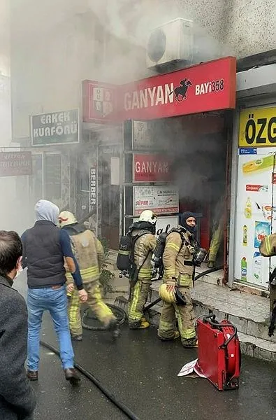 Fatih'te can pazarı: Pencereden atladılar!-3