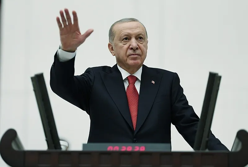 baskan-erdogan-tbmmde-partilerle-tokalasti-bahceliden-cicekli-jest-1790859989002.jpeg Başkan Erdoğan TBMM'de muhalefet sıralarını gezdi: Bahçeli'den çiçekli jest-1