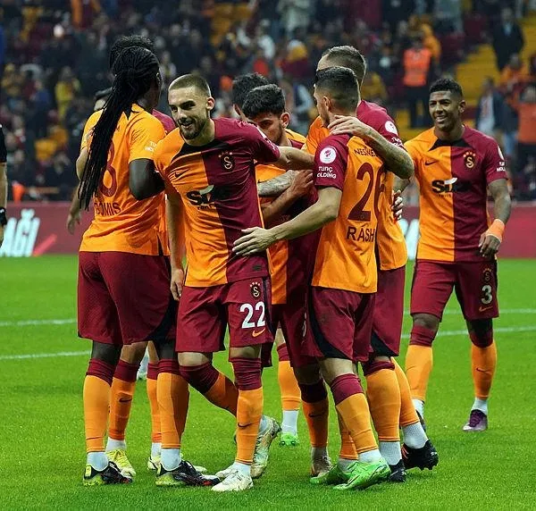 ligde-sikinti-ceken-galatasaray-ztkda-patladi-aslan-7-gol-atarak-uzerindeki-olu-topragini-savurdu-1666227347949.jpeg Ligde sıkıntı çeken Galatasaray ZTK'da patladı! Aslan 7 gol atarak üzerindeki ölü toprağını savurdu-8
