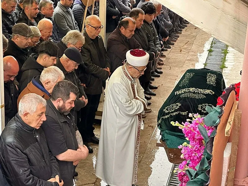 İzmir’de feci kaza: TIR'dan düşen saman balyaları can aldı-4