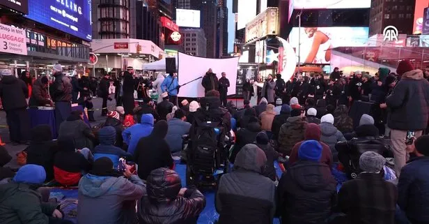 New York’ta Times Meydanı’nda teravih namazı kılındı
