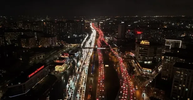 Yağışlı hava İstanbul'da trafik durma noktasına geldi: Yoğunluk yüzde 90'a çıktı