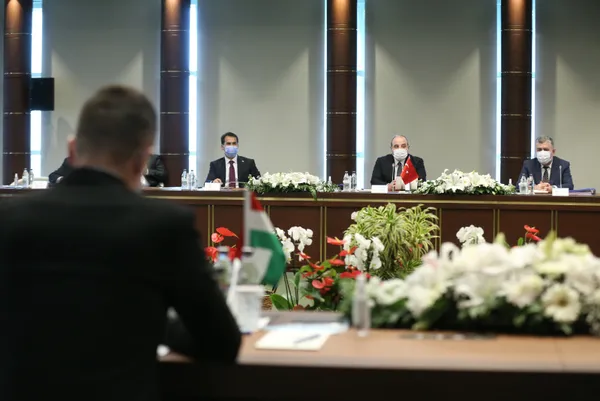 son-dakika-sanayi-ve-teknoloji-bakani-mustafa-varanktan-yabanci-yatirimcilara-cagri-gelin-turk-misafirperverligiyle-tanisin-1607422553875.jpg SON DAKİKA: Sanayi ve Teknoloji Bakanı Mustafa Varank'tan yabancı yatırımcılara çağrı: Gelin Türk misafirperverliğiyle tanışın-8