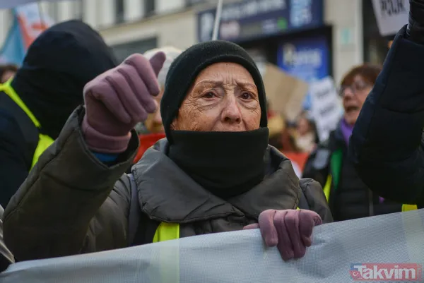 Paris yangın yeri! Fransa'daki 'emeklilik' reformu gösterilerinde gençler de sahnede: Macron'a tepki büyük - 16