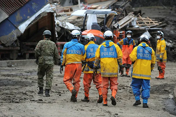 Japonya'da şiddetli yağmur uyarıları sonrası yaklaşık 330 bin kişi tahliye edilecek-2