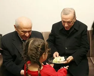 Başkan Erdoğan ve Devlet Bahçeli konteyner kentteki kreşte çocuklarla bir araya geldi