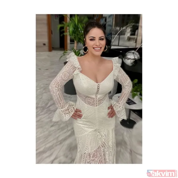 Türkücü Zara derin dekolteli elbisesiyle şov yaptı! Değişimiyle ağızları açık bıraktı sosyal medyada yer yerinden oynadı “Rüya gibi” - 9