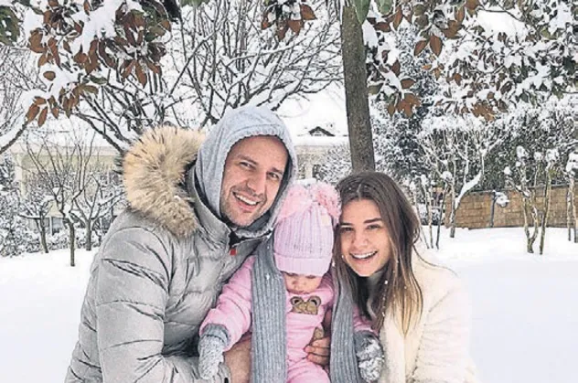 Popçu Merve Özbey paylaştığı kareyle hayranlarına müjdeyi verdi! İkinci kez anne oluyor